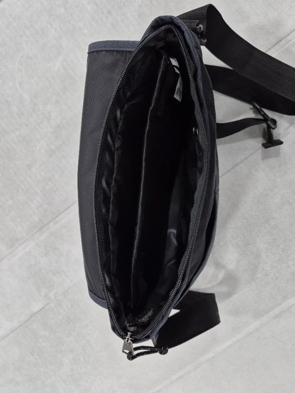 Eastpak small messenger
